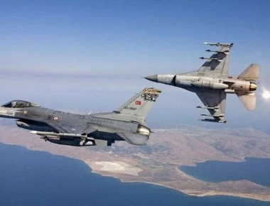 Δύο εικονικές αερομαχίες και επτά παραβιάσεις πάνω από το Αιγαίο